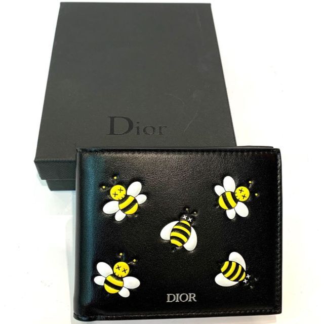 Christian Dior(クリスチャンディオール)の●新品/正規品● DIOR x KAWS カーフスキン BEE 折財布 メンズのファッション小物(折り財布)の商品写真