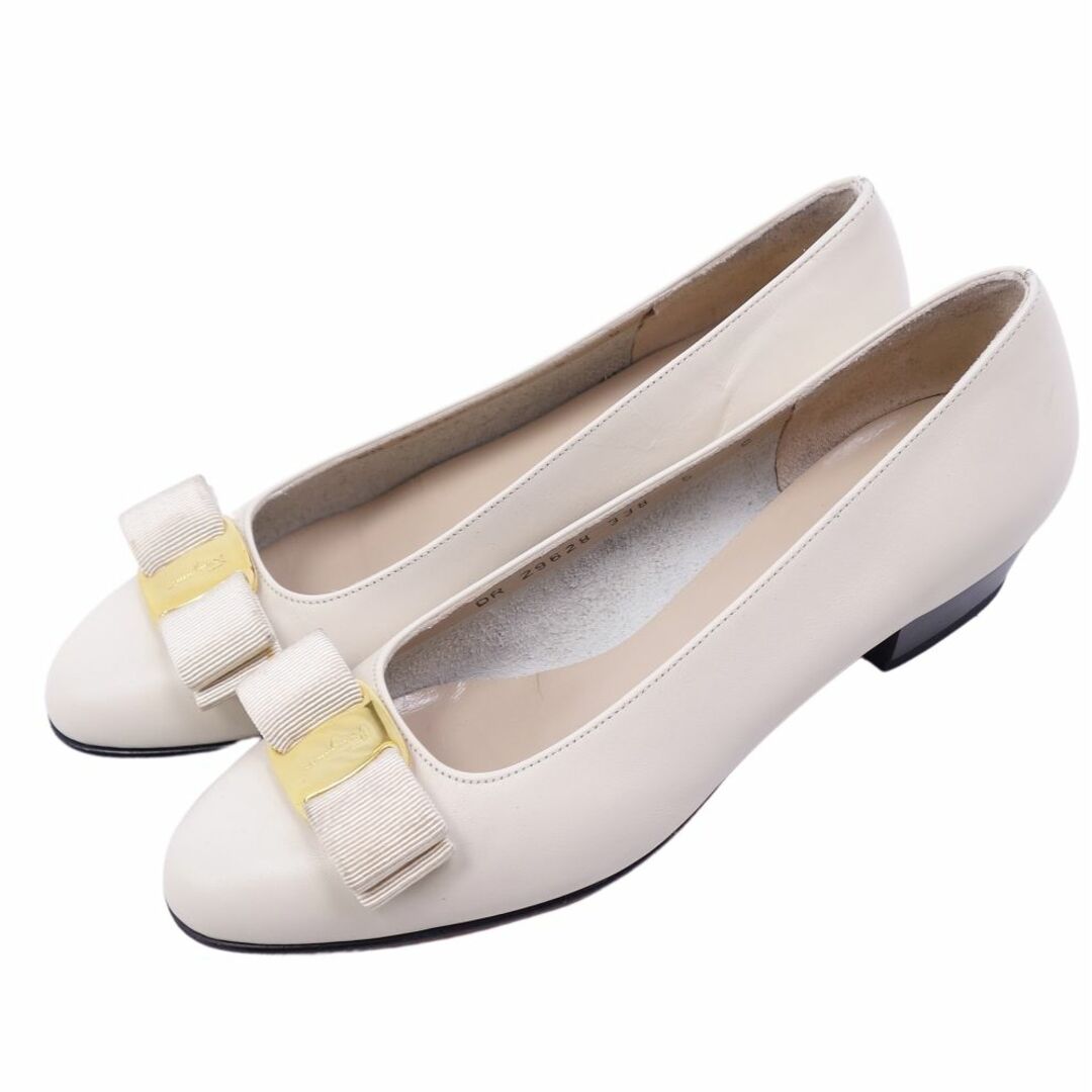 サルヴァトーレ フェラガモ Salvatore Ferragamo パンプス ヴァラ カーフレザー ヒール シューズ 靴 レディース 5C(22.5cm相当) ホワイト