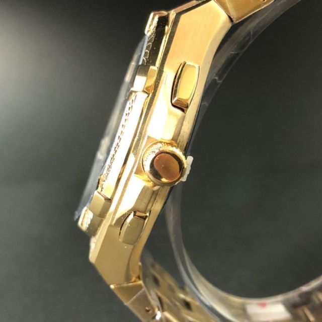【新品未使用】ヴェルサーチ クオーツ メンズ腕時計ゴールド レア人気モデル
