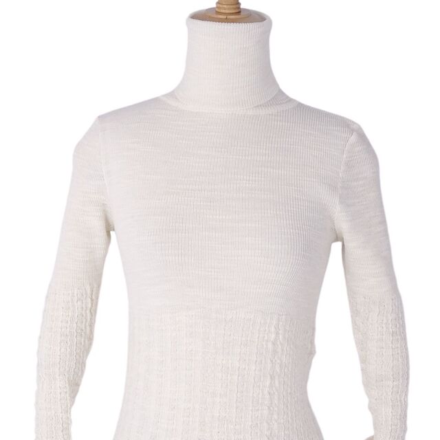 美品 シャネル CHANEL ニット ウール セーター P54797 ロゴプレート タートルネック レディース トップス 34(S相当) ホワイト
