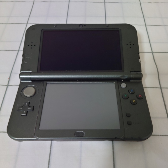 NEW3DS LL メタリックブラック 1