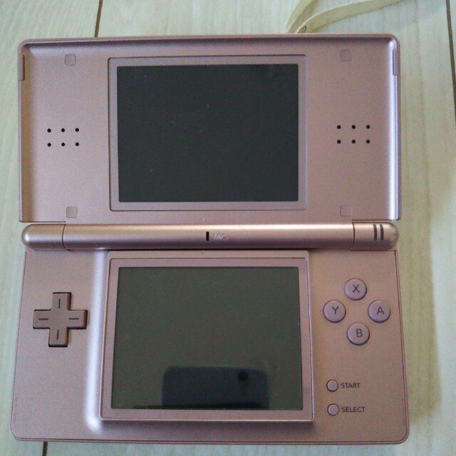 良品⭐️dslite本体♪メタリックロゼ。タッチペン付き。動作OK♪除菌