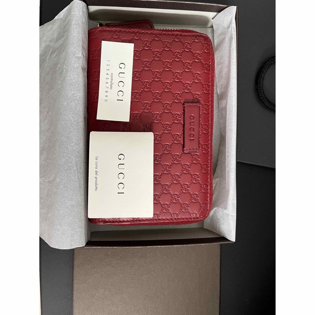 Gucci(グッチ)のグッチ マイクログッチシマ　ラウンドファスナー 赤 レディースのファッション小物(財布)の商品写真