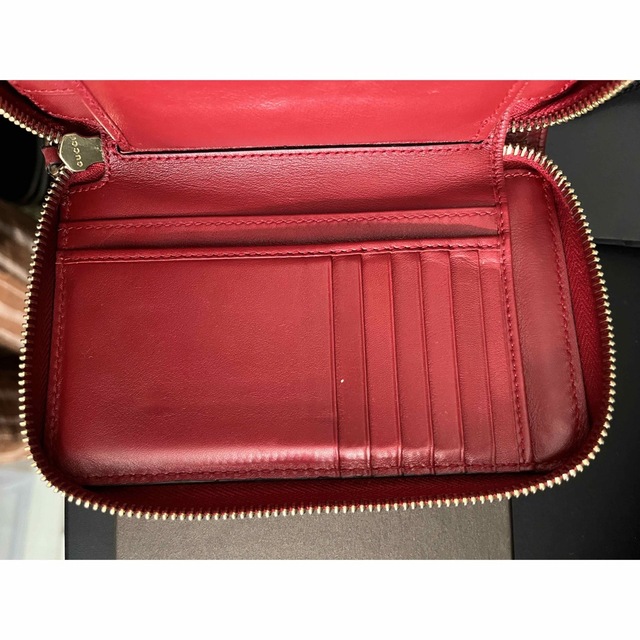 Gucci(グッチ)のグッチ マイクログッチシマ　ラウンドファスナー 赤 レディースのファッション小物(財布)の商品写真