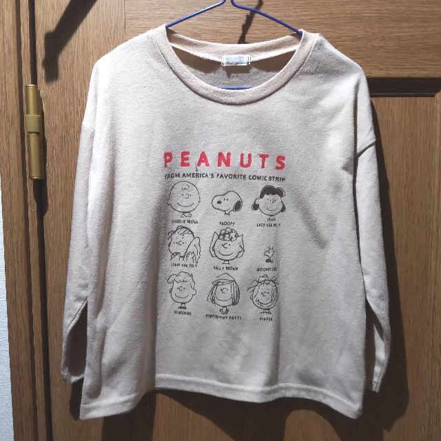 SNOOPY(スヌーピー)の【みか様】スヌーピーのＴシャツ(長袖クリーム)　サイズ140　<c943>他２点 キッズ/ベビー/マタニティのキッズ服男の子用(90cm~)(Tシャツ/カットソー)の商品写真