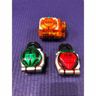 バンダイ(BANDAI)の仮面ライダーガイム　ロックシード　オレンジ　スイカ　イチゴ(特撮)