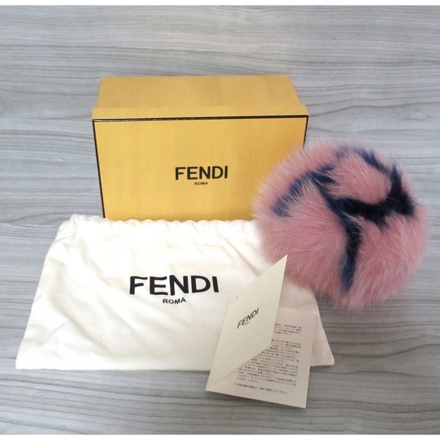 FENDI フェンディ ポンポン バッグチャーム ピンク×ブルーアクセサリー