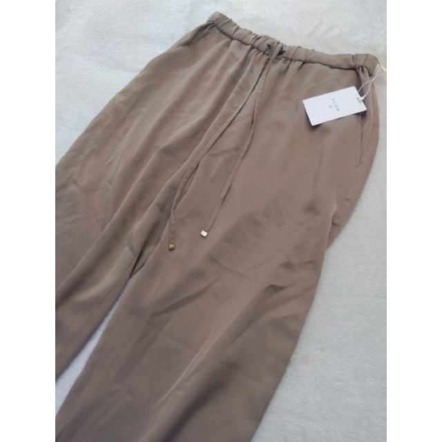 【SLOW 23区】新品タグ付き サテンパンツ ベージュ 36 レディース