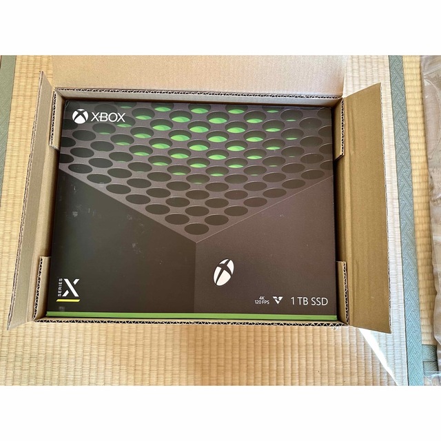 Xbox(エックスボックス)のほぼ新品、美品！Xbox Series X 、レシート有り エンタメ/ホビーのゲームソフト/ゲーム機本体(家庭用ゲーム機本体)の商品写真