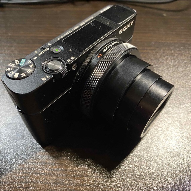 SONY(ソニー)のSONY コンパクトデジタルカメラ DSC-RX100M6 シューグリップ付き スマホ/家電/カメラのカメラ(コンパクトデジタルカメラ)の商品写真