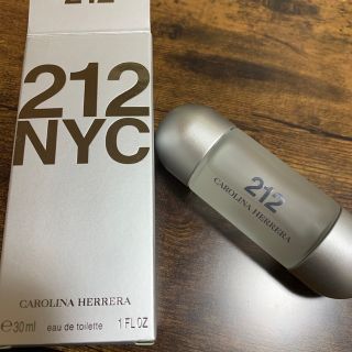 キャロライナヘレナ(CAROLINA HERRERA)のキャロライナ　ヘレラ　212 オーデトワレ　30ml(香水(女性用))