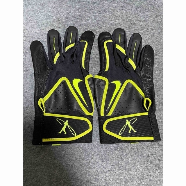 NIKE(ナイキ)のNIKE SWINGMAN Batting Gloves Size M スポーツ/アウトドアの野球(グローブ)の商品写真