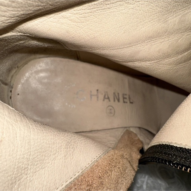 CHANEL(シャネル)の【値下対応】CHANELシャネル　ヒール　ココマーク　ミドルブーツ　ベージュ レディースの靴/シューズ(ブーツ)の商品写真
