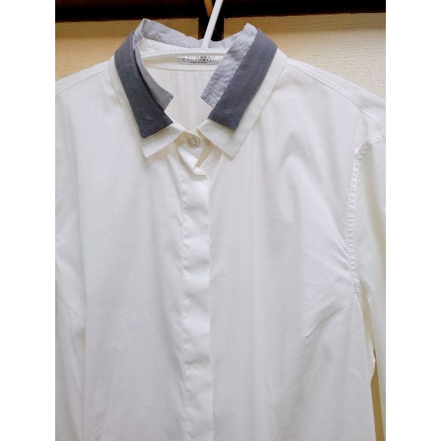 BRUNELLO CUCINELLI(ブルネロクチネリ)のブルネロクチネリ　ホワイト×グレー　シャツ レディースのトップス(シャツ/ブラウス(長袖/七分))の商品写真