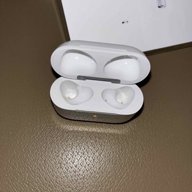 Apple(アップル)のAirPods 3世代 ケース付き スマホ/家電/カメラのオーディオ機器(ヘッドフォン/イヤフォン)の商品写真