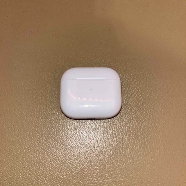 Apple(アップル)のAirPods 3世代 ケース付き スマホ/家電/カメラのオーディオ機器(ヘッドフォン/イヤフォン)の商品写真