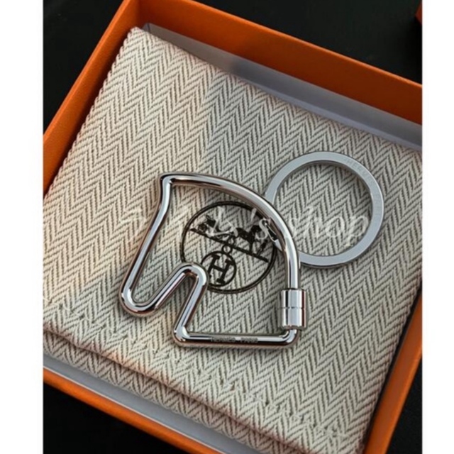 Hermes(エルメス)の【新品未使用】HERMES エトリエ シュヴァル キーチェーンホルダー レディースのファッション小物(キーホルダー)の商品写真