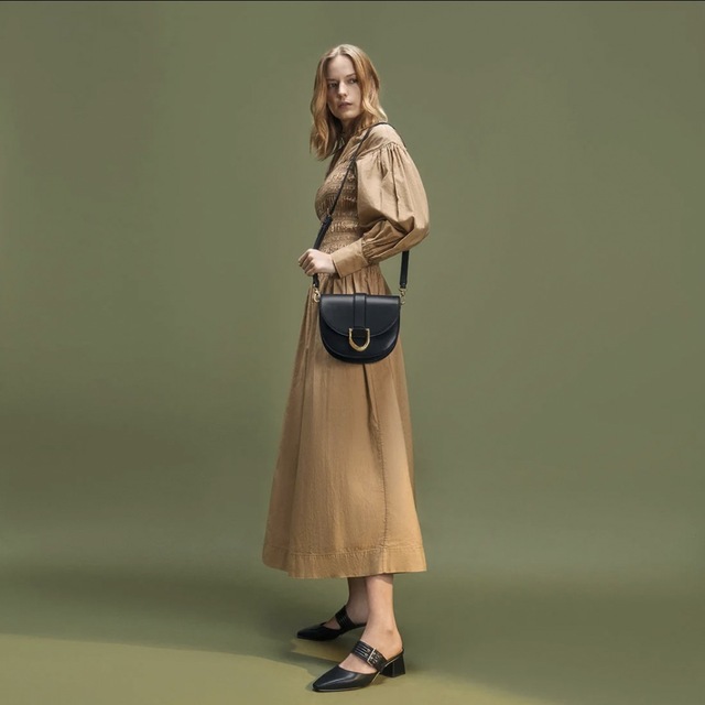 Charles and Keith(チャールズアンドキース)のチャールズアンドキース　ガビーヌ サドルバッグ　CHARLES&KITH レディースのバッグ(ショルダーバッグ)の商品写真