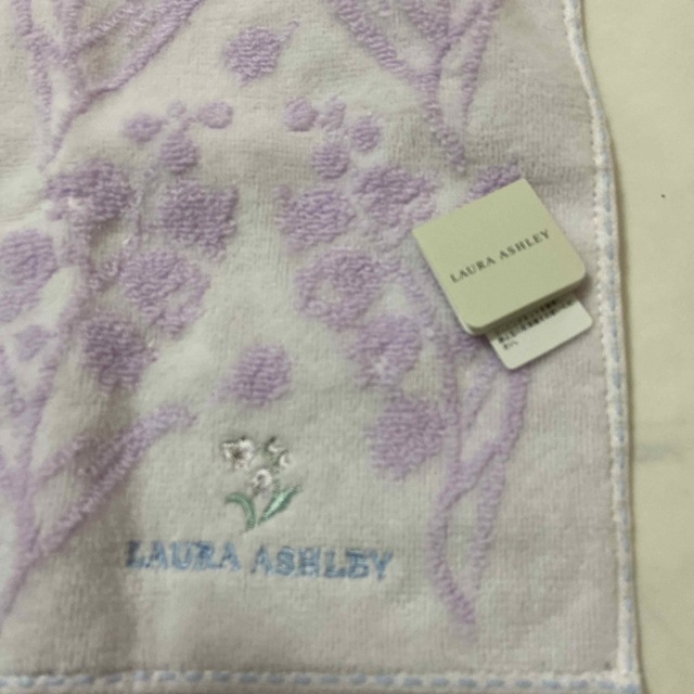 LAURA ASHLEY(ローラアシュレイ)の新品未使用 ローラアシュレイ ハンドタオル レディースのファッション小物(ハンカチ)の商品写真