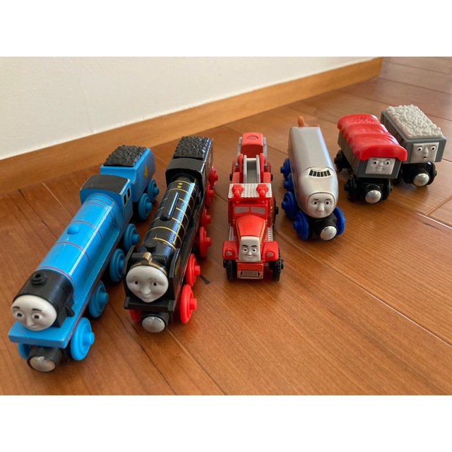 Fisher-Price(フィッシャープライス)の機関車トーマス　木製レール車両　6点セット キッズ/ベビー/マタニティのおもちゃ(電車のおもちゃ/車)の商品写真