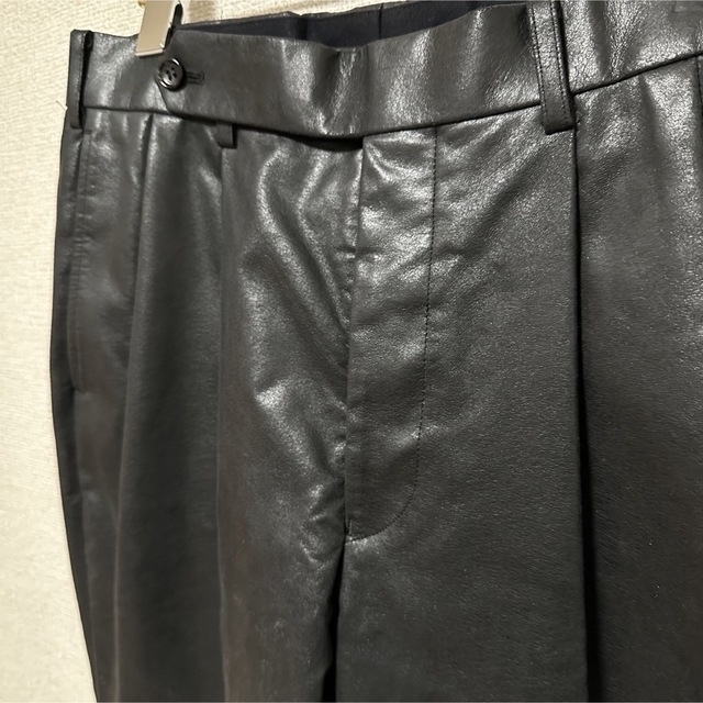 VEGAN LEATHER TUCKED TROUSERS