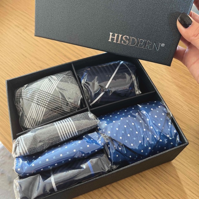 ヒスデン　ネクタイ　チーフ　3本セット メンズのファッション小物(ネクタイ)の商品写真