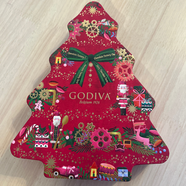 GODIVA(ゴディバ)のGODIVA クリスマス10粒　チョコレート　未開封 食品/飲料/酒の食品(菓子/デザート)の商品写真