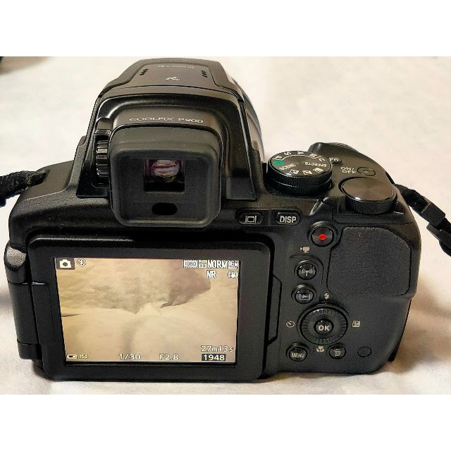 円高還元 【ほぼ新品】月のクレーターも撮れる83倍 NIKON P900 COOLPIX コンパクトデジタルカメラ