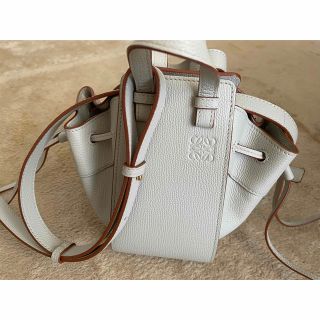 ロエベ(LOEWE)のLOEWE ハンモックミニ　ロエベ ハンモックドローストリングバッグミニ(ハンドバッグ)