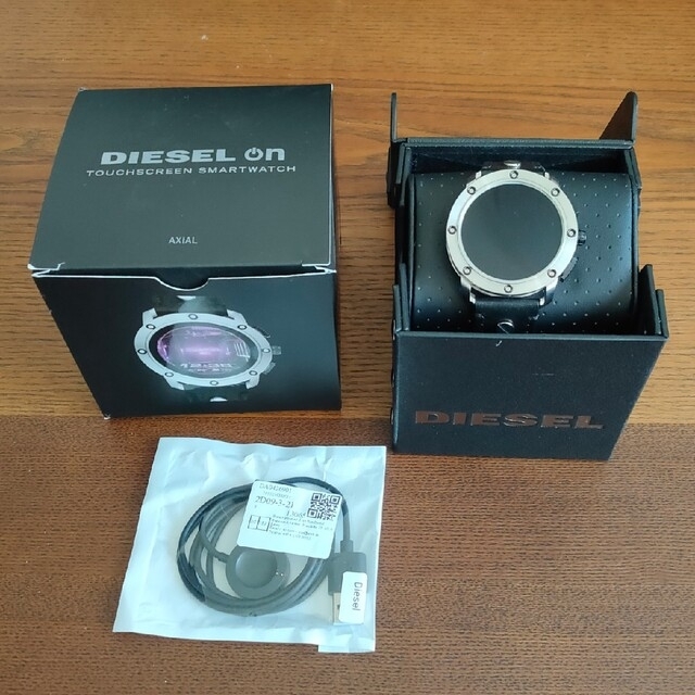 DIESEL(ディーゼル)のDIESEL スマートウォッチ DZT2014 中古 スマホ/家電/カメラのスマホ/家電/カメラ その他(その他)の商品写真