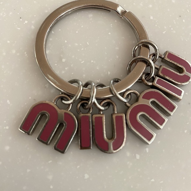 miumiu(ミュウミュウ)のmiumiu キーチャーム　キーリング　キーホルダー レディースのファッション小物(キーホルダー)の商品写真