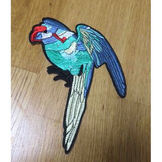 大型■縦長EG緑鳥◆赤嘴 USオウム　インコBIRD刺繍ワッペン新品DIY自然(各種パーツ)