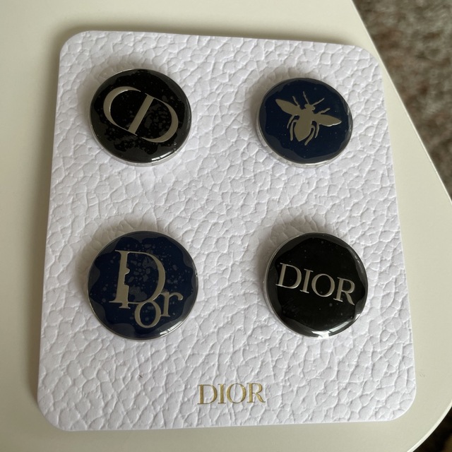 Christian Dior ノベルティピンバッジ - 通販 - hightechhomes.co.uk