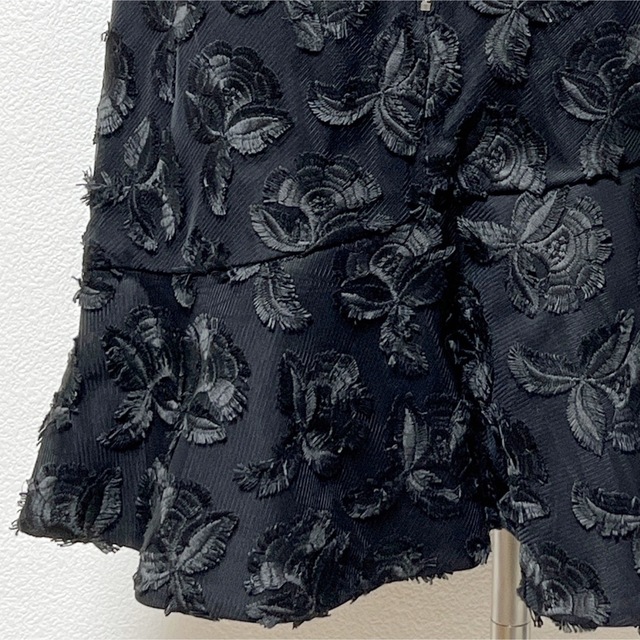 LE CIEL BLEU(ルシェルブルー)のLECIELBLEUルシェルブルー✨スカートフレア刺繍花柄レース黒M L レディースのスカート(ひざ丈スカート)の商品写真