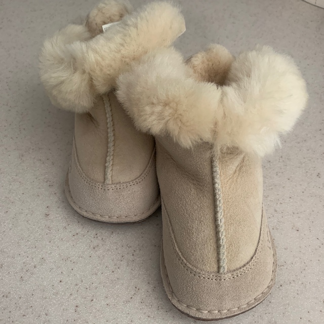 UGG(アグ)のUGG ブーツ　 キッズ/ベビー/マタニティのベビー靴/シューズ(~14cm)(ブーツ)の商品写真