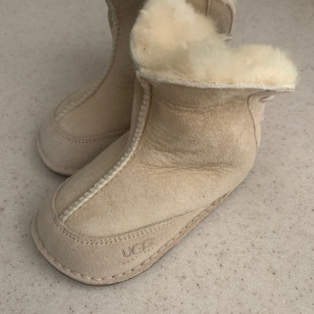 UGG(アグ)のUGG ブーツ　 キッズ/ベビー/マタニティのベビー靴/シューズ(~14cm)(ブーツ)の商品写真