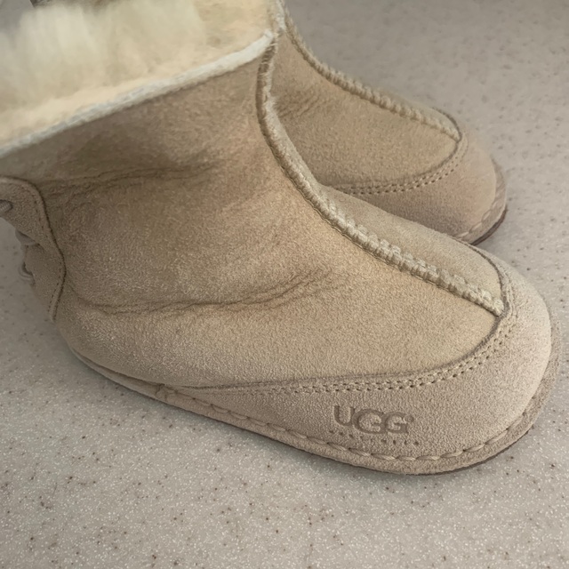 UGG(アグ)のUGG ブーツ　 キッズ/ベビー/マタニティのベビー靴/シューズ(~14cm)(ブーツ)の商品写真