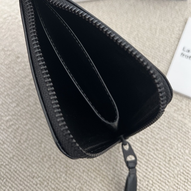 WALLET COMME des GARCONS(ウォレットコムデギャルソン)のCOMME des GARCONS ギャルソン　ミニ財布　ブラック　黒 レディースのファッション小物(財布)の商品写真