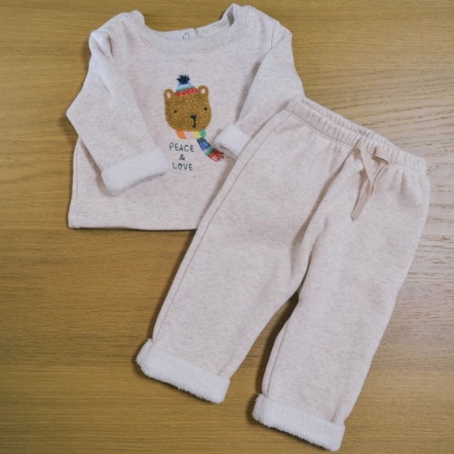 babyGAP(ベビーギャップ)のベビーギャップ　セットアップ　パジャマ キッズ/ベビー/マタニティのベビー服(~85cm)(パジャマ)の商品写真