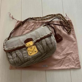 miumiuスーパーレアショルダーバッグ