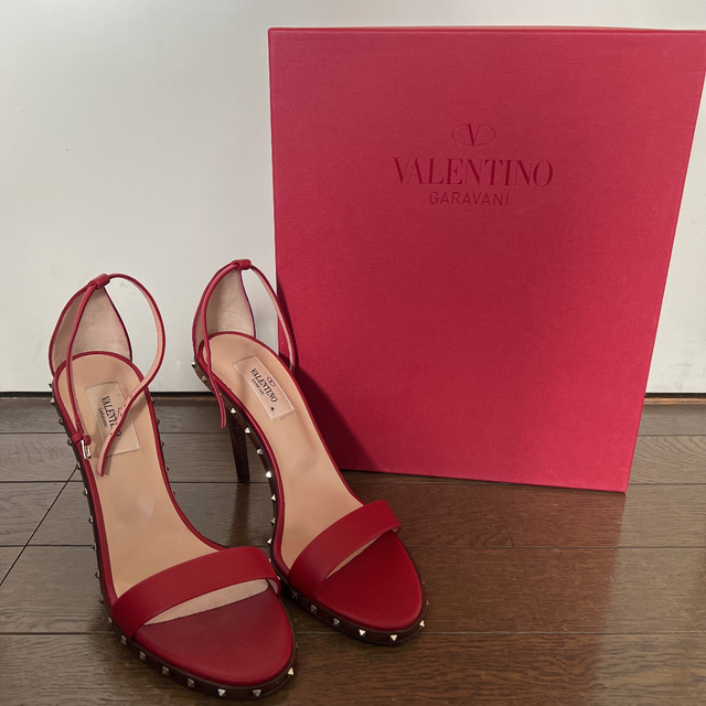 VALENTINO GARAVANI パンプス　レッドカラー　スタッズ