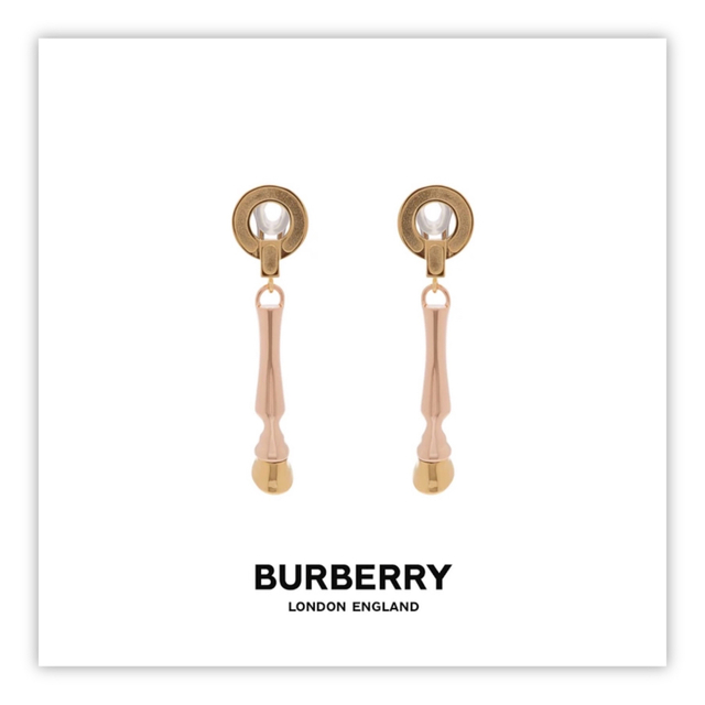 BURBERRY(バーバリー)のBURBERRY Horse Leg Round Drop イヤリング レディースのアクセサリー(イヤリング)の商品写真