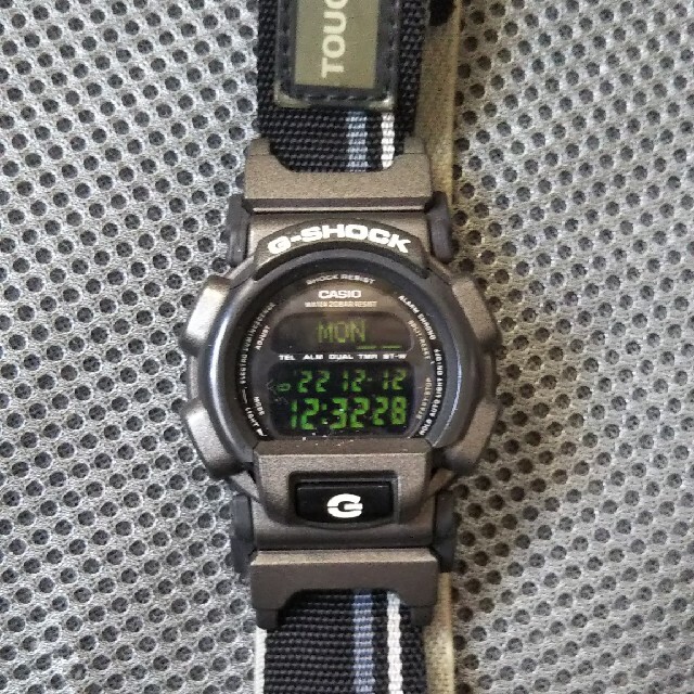 G-SHOCK(ジーショック)のカシオ G-SHOCK DW-003 TOMI-E コラボモデル二本 動作品 メンズの時計(腕時計(デジタル))の商品写真