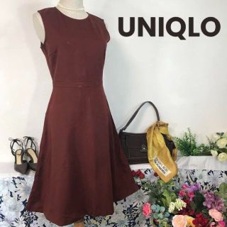 ユニクロ(UNIQLO)のきれいなＡラインがスタイルよく見せる。上品なワインカラーのジャージーフレアー(ひざ丈ワンピース)