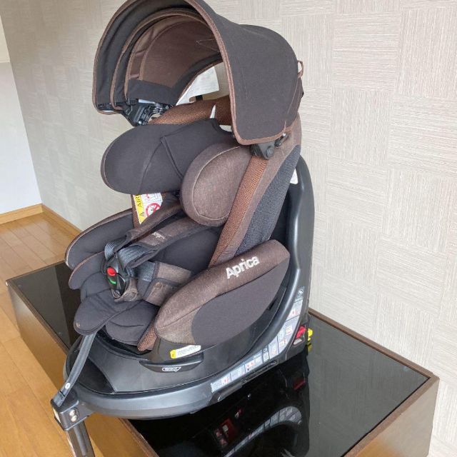 【極美品】 フラディア グロウ isofix アップリカ チャイルドシート キッズ/ベビー/マタニティの外出/移動用品(自動車用チャイルドシート本体)の商品写真