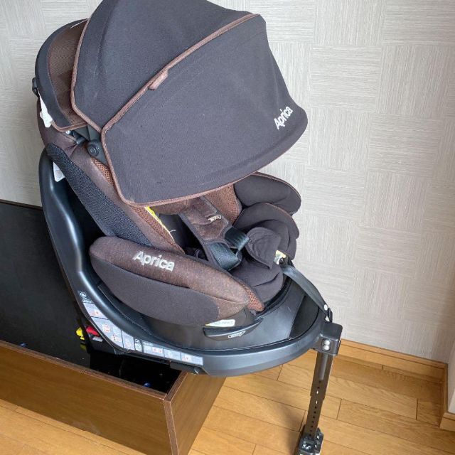 【極美品】 フラディア グロウ isofix アップリカ チャイルドシート キッズ/ベビー/マタニティの外出/移動用品(自動車用チャイルドシート本体)の商品写真