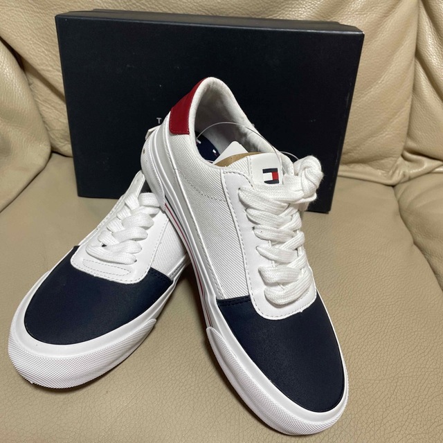 TOMMY HILFIGER(トミーヒルフィガー)のTOMMY HIFIGER レディースの靴/シューズ(スニーカー)の商品写真