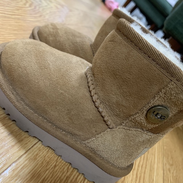 UGG(アグ)のUGG★ムートンブーツ キッズ/ベビー/マタニティのベビー靴/シューズ(~14cm)(ブーツ)の商品写真