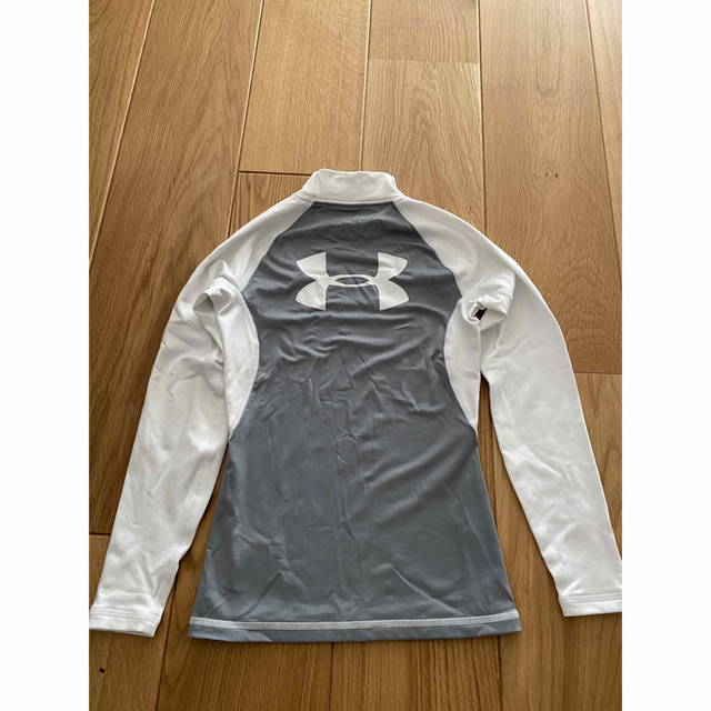 UNDER ARMOUR(アンダーアーマー)のさる様専用  アンダーアーマー アンダーシャツ インナー 白 長袖  キッズ/ベビー/マタニティのキッズ服女の子用(90cm~)(下着)の商品写真