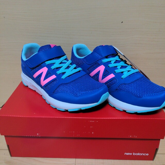 New Balance(ニューバランス)の子ども　ニューバランス　スニーカー　新品タグ付き　YK57 21.5cm キッズ/ベビー/マタニティのキッズ靴/シューズ(15cm~)(スニーカー)の商品写真